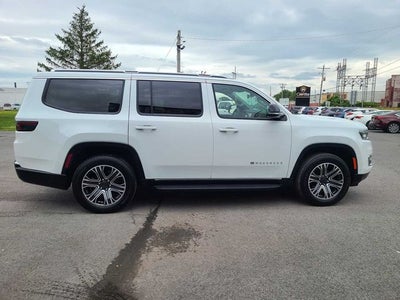 2023 Jeep Wagoneer Base