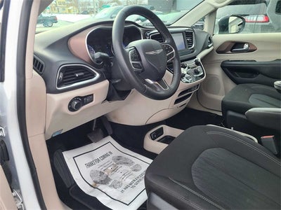 2024 Chrysler Voyager LX