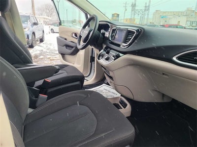 2024 Chrysler Voyager LX