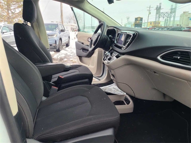 2024 Chrysler Voyager LX