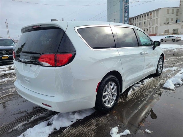 2024 Chrysler Voyager LX
