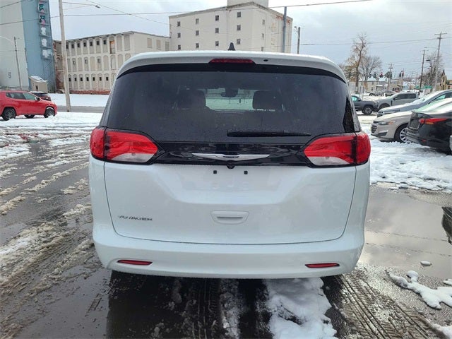 2024 Chrysler Voyager LX