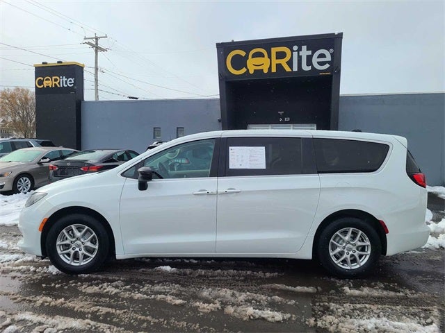 2024 Chrysler Voyager LX