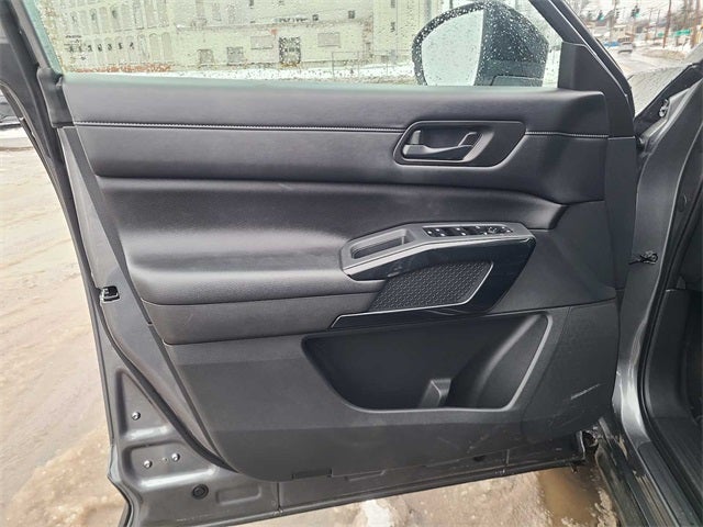 2023 Nissan Pathfinder S