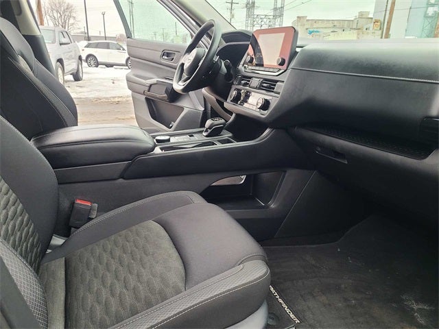 2023 Nissan Pathfinder S