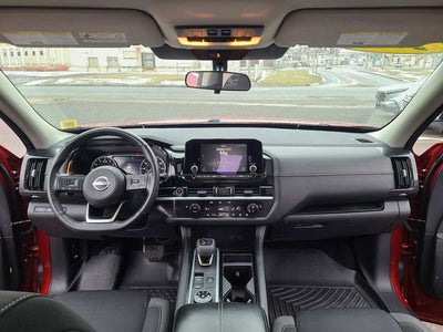 2022 Nissan Pathfinder SV