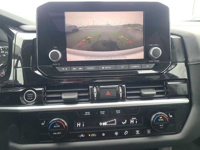 2022 Nissan Pathfinder SV