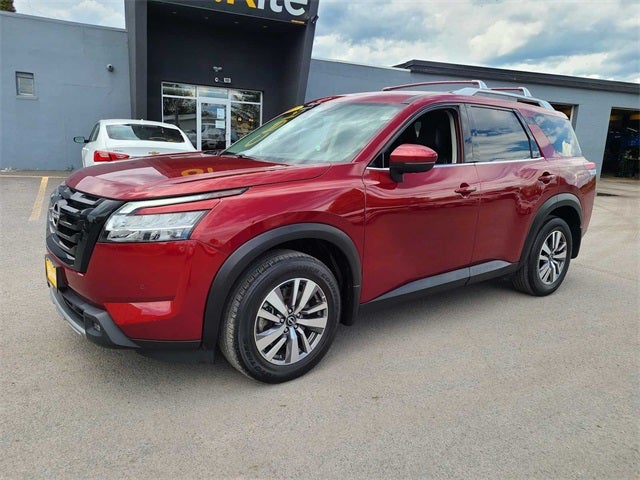2022 Nissan Pathfinder SL
