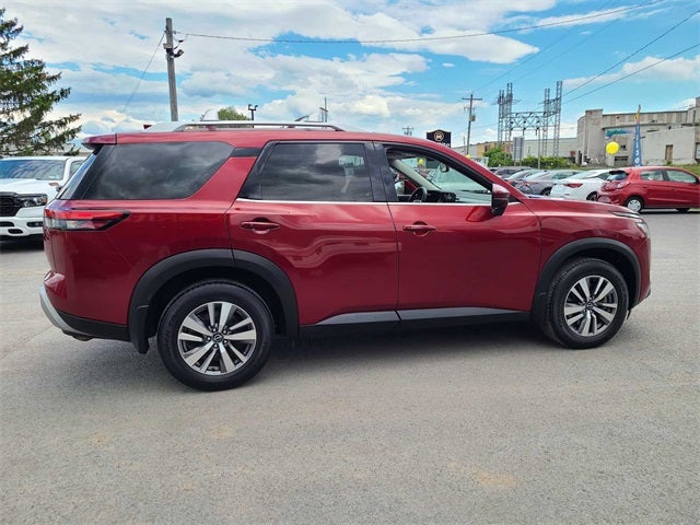 2022 Nissan Pathfinder SL