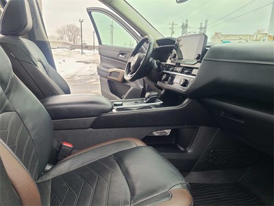 2022 Nissan Pathfinder Platinum