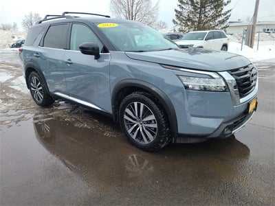 2022 Nissan Pathfinder Platinum