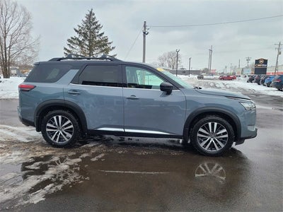 2022 Nissan Pathfinder Platinum