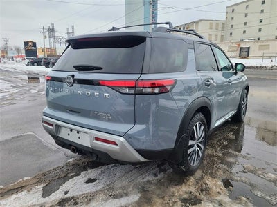 2022 Nissan Pathfinder Platinum
