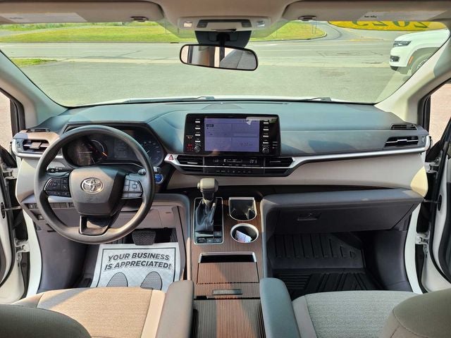 2023 Toyota Sienna LE 8 Passenger