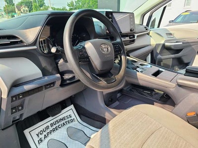 2023 Toyota Sienna LE 8 Passenger