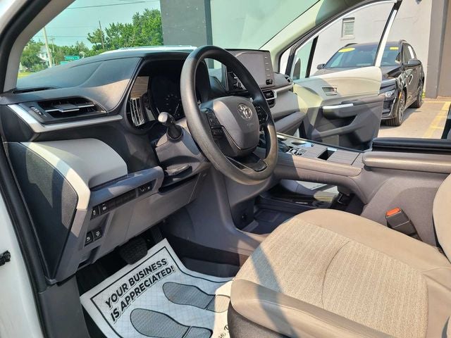 2023 Toyota Sienna LE 8 Passenger