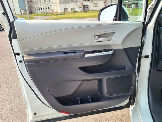 2023 Toyota Sienna LE 8 Passenger