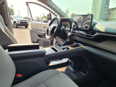 2023 Toyota Sienna LE 8 Passenger