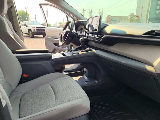 2023 Toyota Sienna LE 8 Passenger