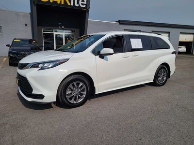 2023 Toyota Sienna LE 8 Passenger