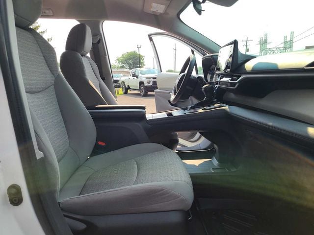 2023 Toyota Sienna LE 8 Passenger