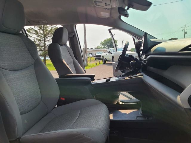 2023 Toyota Sienna LE 8 Passenger