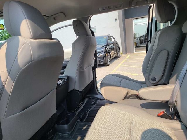 2023 Toyota Sienna LE 8 Passenger