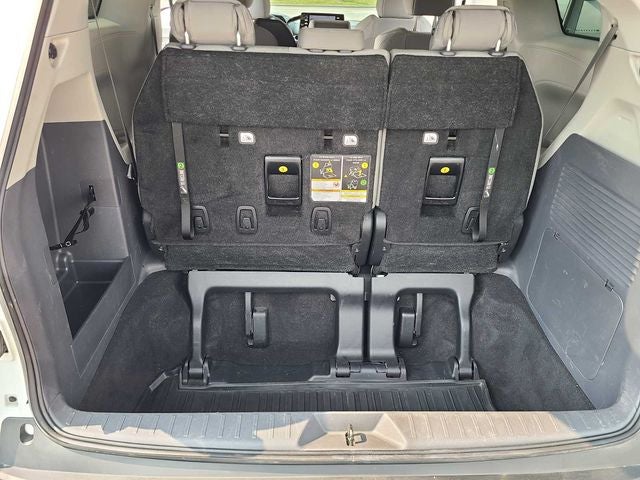 2023 Toyota Sienna LE 8 Passenger