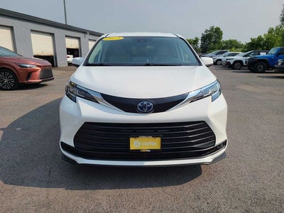 2023 Toyota Sienna LE 8 Passenger