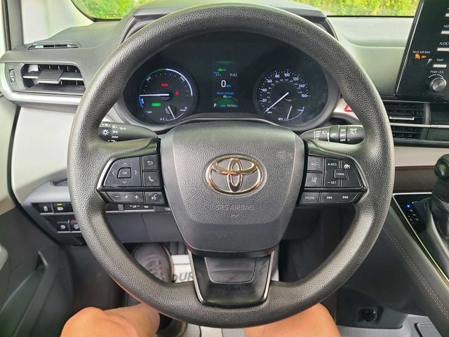 2023 Toyota Sienna LE 8 Passenger