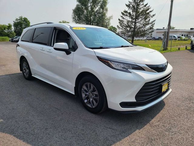 2023 Toyota Sienna LE 8 Passenger