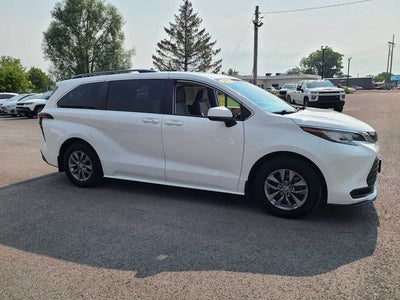 2023 Toyota Sienna LE 8 Passenger