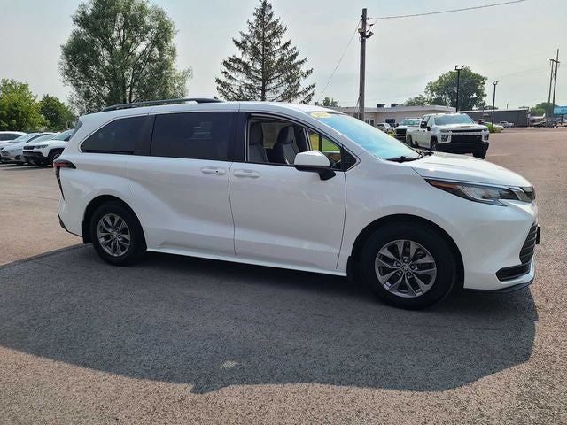2023 Toyota Sienna LE 8 Passenger