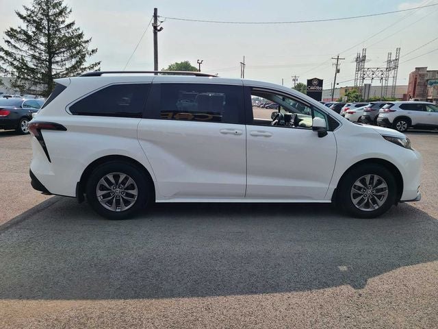 2023 Toyota Sienna LE 8 Passenger
