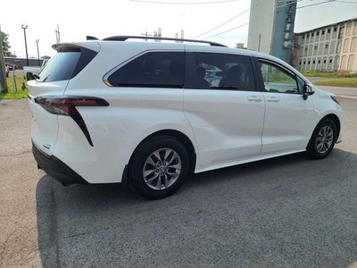 2023 Toyota Sienna LE 8 Passenger