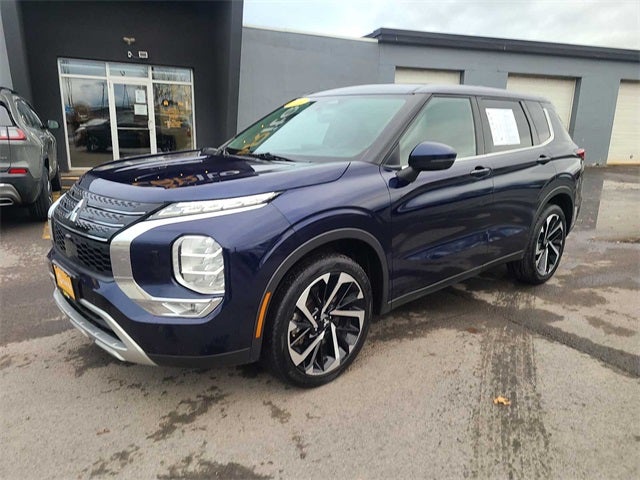 2023 Mitsubishi Outlander SE