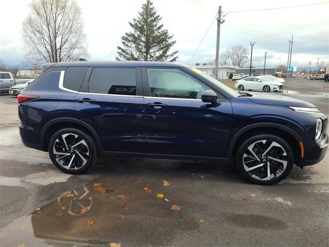 2023 Mitsubishi Outlander SE