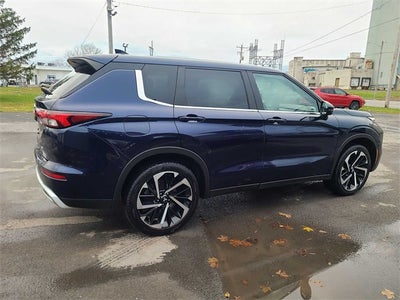 2023 Mitsubishi Outlander SE