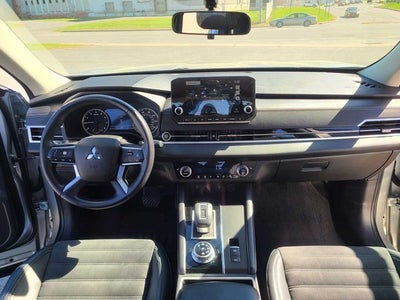 2022 Mitsubishi Outlander SE