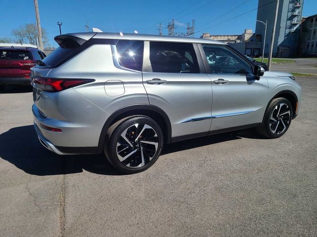 2022 Mitsubishi Outlander SE