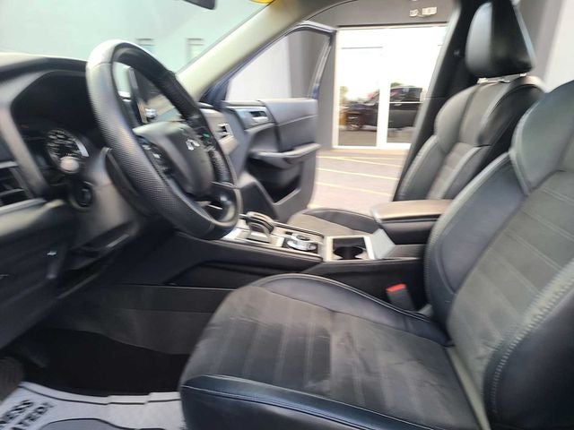 2023 Mitsubishi Outlander SE