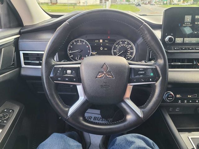 2023 Mitsubishi Outlander SE