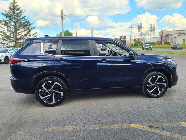 2023 Mitsubishi Outlander SE