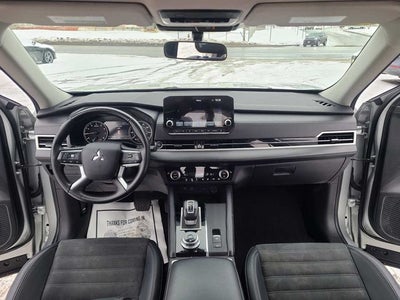 2024 Mitsubishi Outlander SE