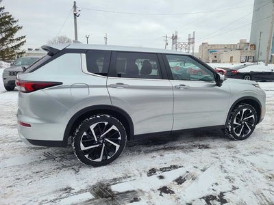 2024 Mitsubishi Outlander SE