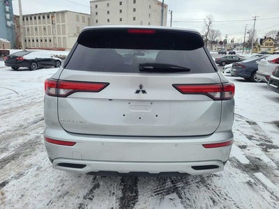 2024 Mitsubishi Outlander SE