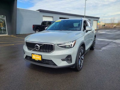 2025 Volvo XC40 B5 Plus Bright Theme