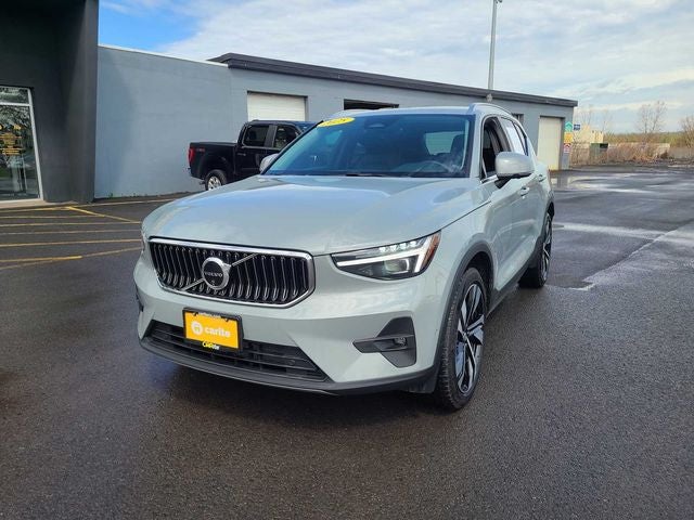 2025 Volvo XC40 B5 Plus Bright Theme