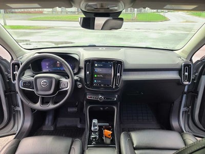2025 Volvo XC40 B5 Plus Bright Theme