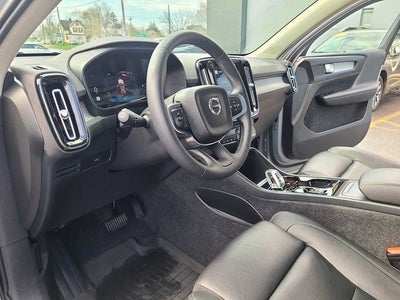 2025 Volvo XC40 B5 Plus Bright Theme